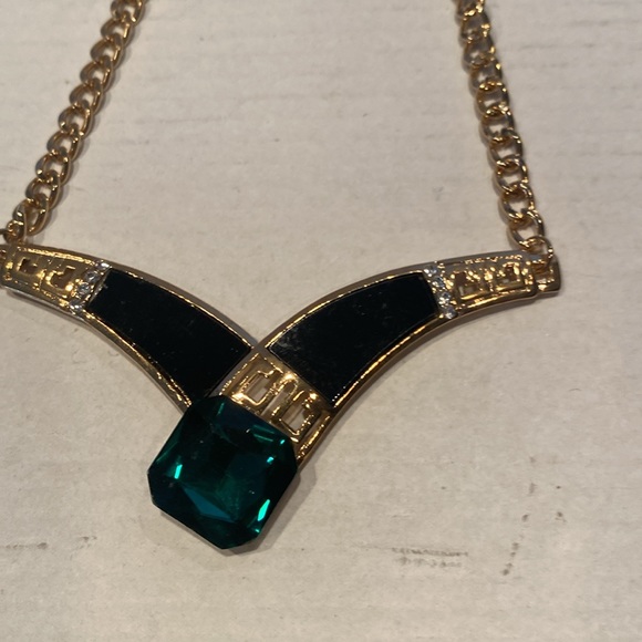 NWT Grecian-look Choker Necklace w/Faux Emerald - Picture 2 of 3